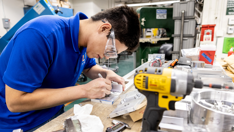 Neyton Baltodano Jr., a senior in the College of Engineering, is testing the strength of short carbon fibers.